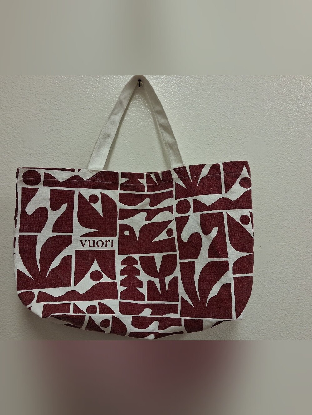 Vuori Oversized Canvas Tote Bag Holiday 2025 Limited Edition Strawberry